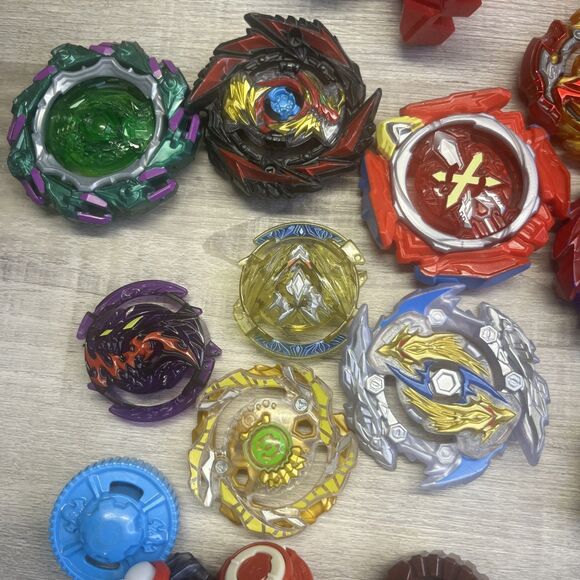 Assorted Large Lot of Beyblade Bay Blades Launchers Parts Metal & Plastic - Picture 3 of 14